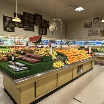 Inside Beachwood Market - fresh produce and grocery section