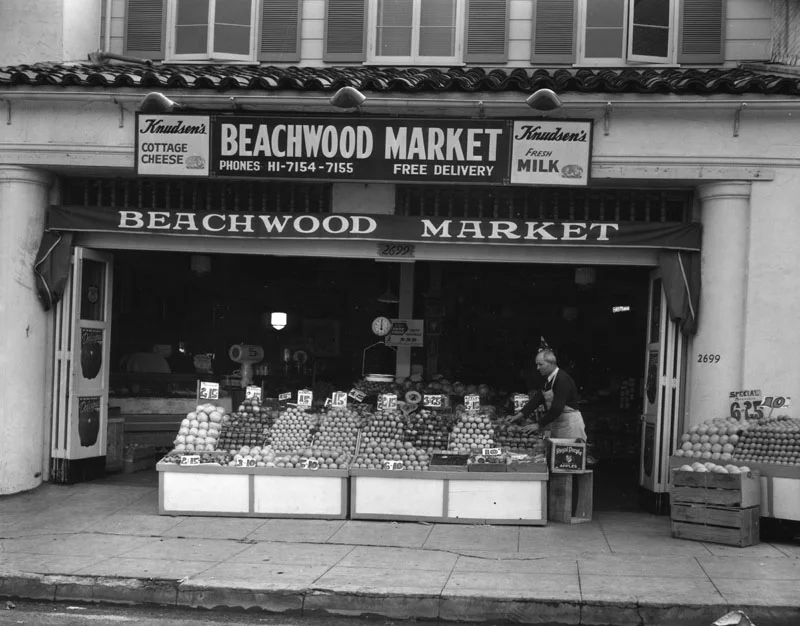 Beachwood Market vintage exterior photo in Beachwood Canyon